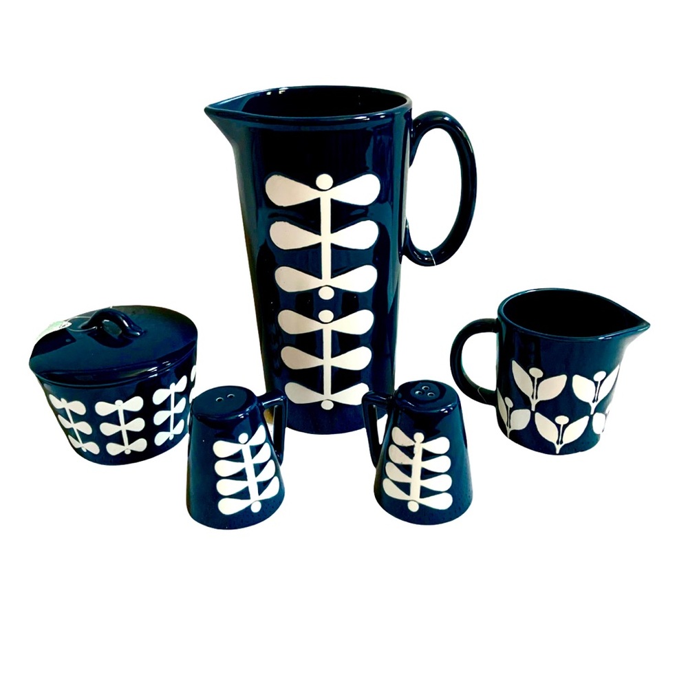 Spring Shop Julia Dark Blue & White Table Decor